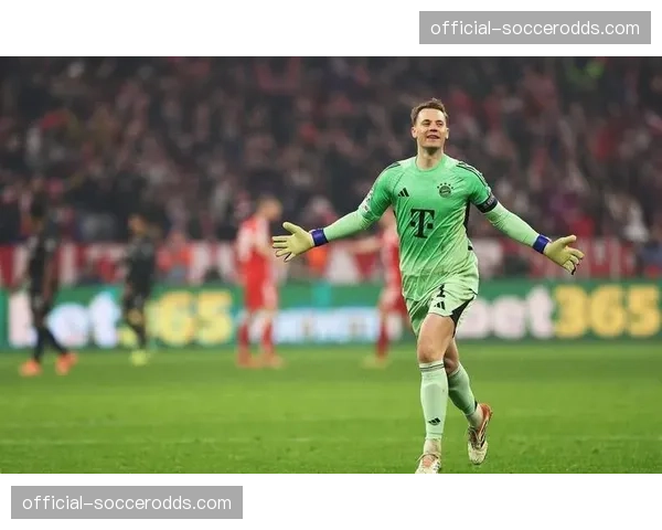 诺伊尔欧冠出场次数追平卡西利亚斯，赛后获对方视频祝贺